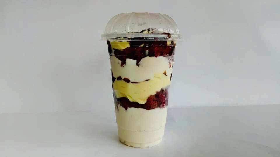 MiggysPlace's tweet photo. Delicious cake parfait for only ₦1500.

DM us or call 07011550448 to order. https://t.co/y4mMKDCCoc