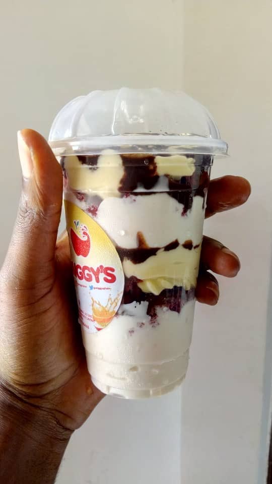 MiggysPlace's tweet photo. Delicious cake parfait for only ₦1500.

DM us or call 07011550448 to order. https://t.co/y4mMKDCCoc