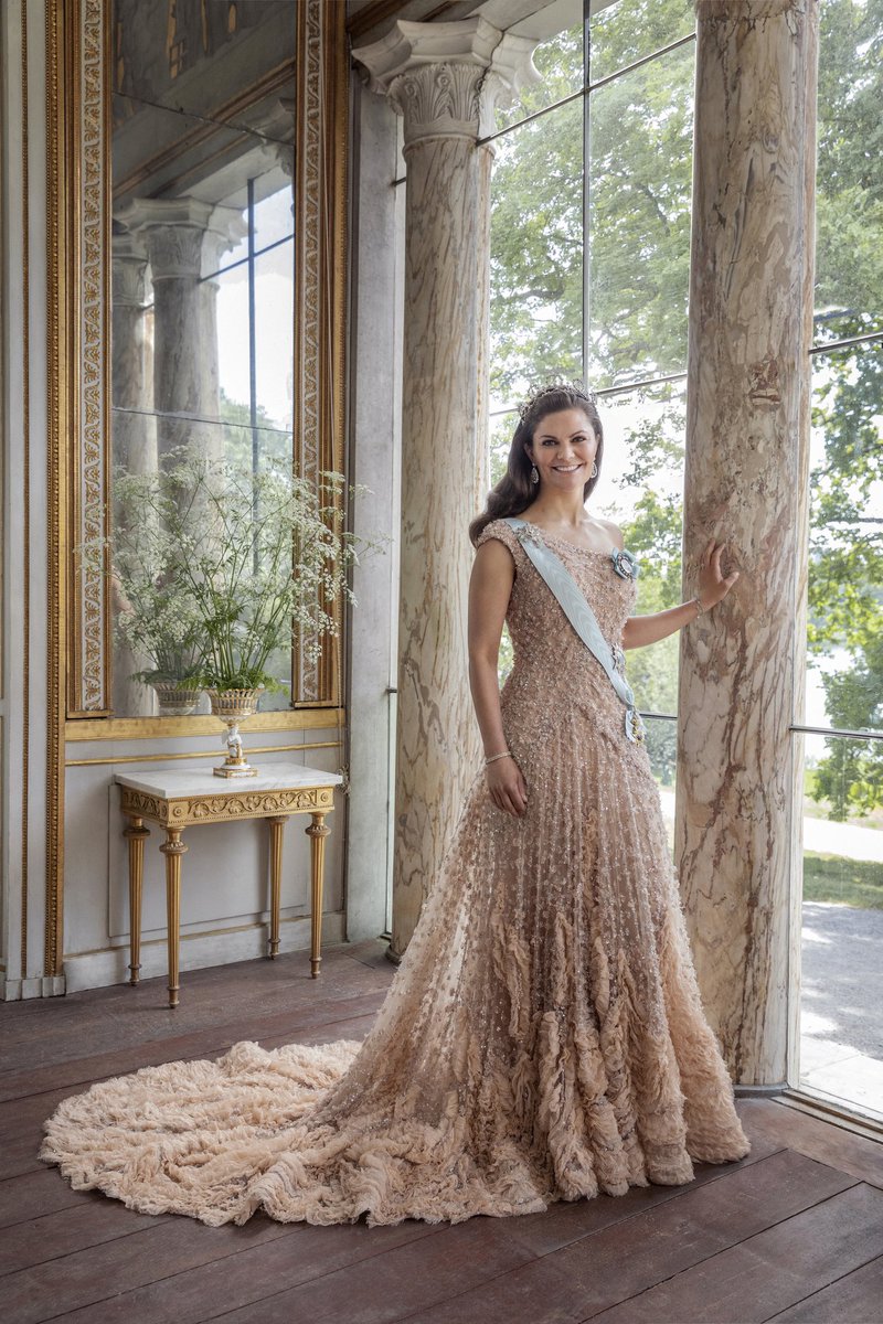 Happy 43rd birthday to Crown Princess Victoria of Sweden! Victoria was born  #OTD in 1977, the first child of King Carl XVI Gustaf and Queen Silvia.  However, she didn't become Crown Princess, image size:800x1200