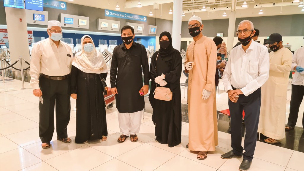 Sabina_Shaikh15's tweet photo. Alhumdulilah ...... proud moment for  all KOKAN COMMUNITY. Our stranded Kokni brothers and sisters boarded their flight back home to Mumbai from DxB to meet to their loved ones.Thank you everyone for your support and duas. All thanks @RahulTulpuleDXB @cityonetourism
@punitshah91 https://t.co/wqZ6rf8Jgv