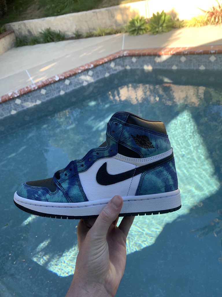 RTxca's tweet photo. 2 pair @SimplifiedHype https://t.co/WhVqPzTIjb