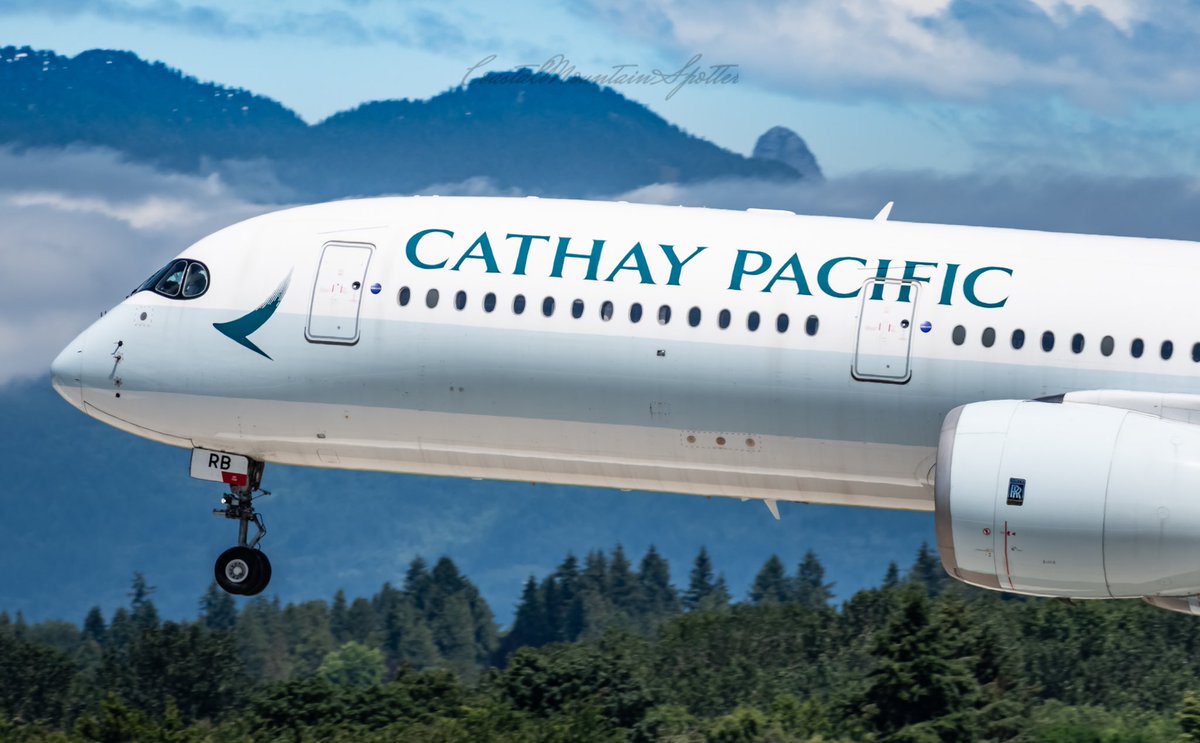 A @cathaypacific A350-941 flaring before touchdown on 26R at @yvrairport #photography #avnerd #flyyvr #yvr #aviationphotography #aviationpic #aviation_lovers #aviationlovers #avgeek #airways  #planespotter #planespotting #cathaypacific #airbus #a350 #airbusa350 #airwaysmagazine