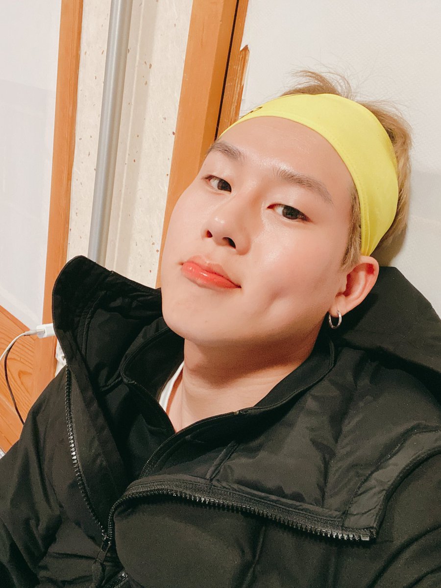 OfficialMONSTAX's tweet photo. [#주헌] 휴가중이 벌써 끝이났다니 ㅠㅠㅠ
몬베베 다들 보고싶어요 ㅠㅠ https://t.co/PBos8aEjom