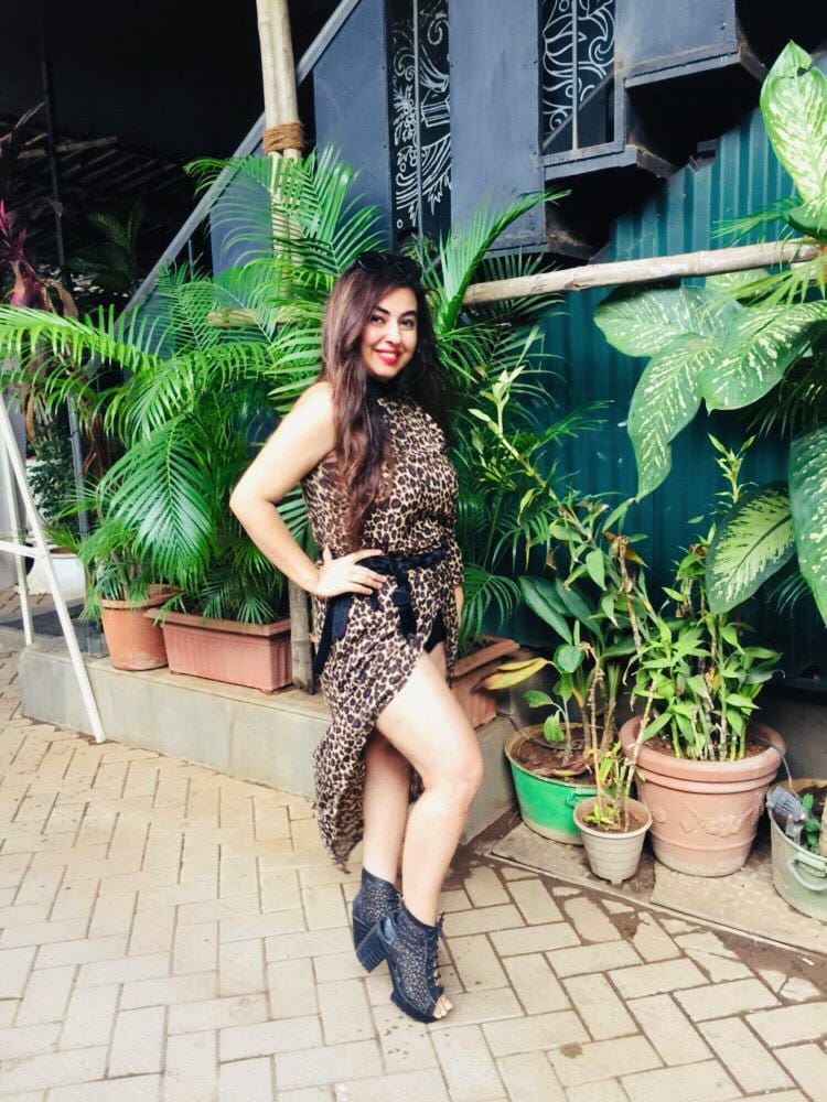 palomag69804866's tweet photo. Hello peeps! Keep a smile on your face and let your personality be your autograph.
Feeling the gratitude for all the good things in my life.
Posing as I love it 😊
wrickie angrish
#Palomayoga #celebritycoach #lifestylepics #glamorous #trend #fashion #yogini #wrickieangrish https://t.co/yFwDhNciEx