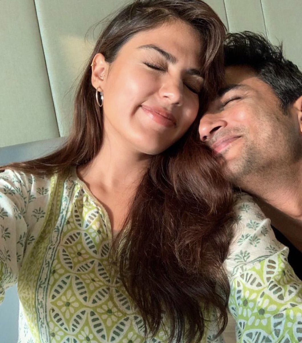 filmfare's tweet photo. #RheaChakraborty pens down an emotional statement for the late #SushantSinghRajput. https://t.co/nJTSDXqBR3