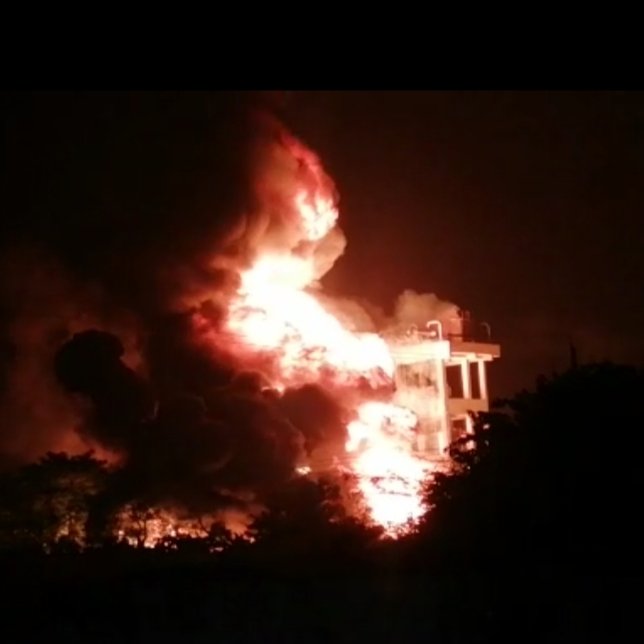 luckytweets9's tweet photo. Deeply shocked and saddened by waking up to this bad news. Vizag had faced many horrible incidents this year and its a pharma blast now added to the list. Wishing for a speedy recovery of the injured and i wholeheartedly pray for vizag 🙏
#Visakhapatnam #VizagFire
#Paravada https://t.co/dNVCMNnWPs