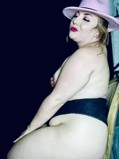 2 pic. @lifting_lou https://t.co/Bn7k10Ah5K A little bit of this and a little bit of that ✨ https://t