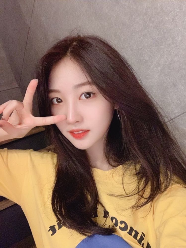 EVERSTARTWT's tweet photo. ㅤ  · 🔮 ⃔ 𝐀𝐥𝐥 𝐥𝐢𝐠𝐡𝐭𝐬! ᥕᥱ ᥲrᥱ. . ⃗. ΣVΣЯあSTAЯ! 

[#ELLY] Esta noche vengo a recomendarles un temazo del mini álbum #CHATSHIRE_HIU. Obvio que soy #TeamRedQueen porque se convirtió en una de mis favoritas. ¡Vayan a escucharla! https://t.co/vrwnvvlzZX