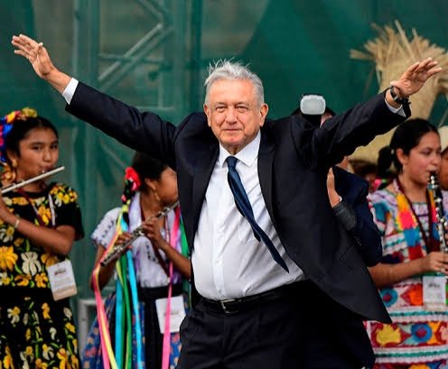 ElMaderense12's tweet photo. Honestamente.
Cuando vote por AMLO nunca pensé que iba a ser el mejor presidente de toda la historia de México.
Hoy quedó admirado de su grandeza.
Y con orgullo lo digo.

#EsUnHonorEstarConObrador 

Si estás de acuerdo.
👍🏼  🙋‍♂️  🖐 https://t.co/jegkCb5fck