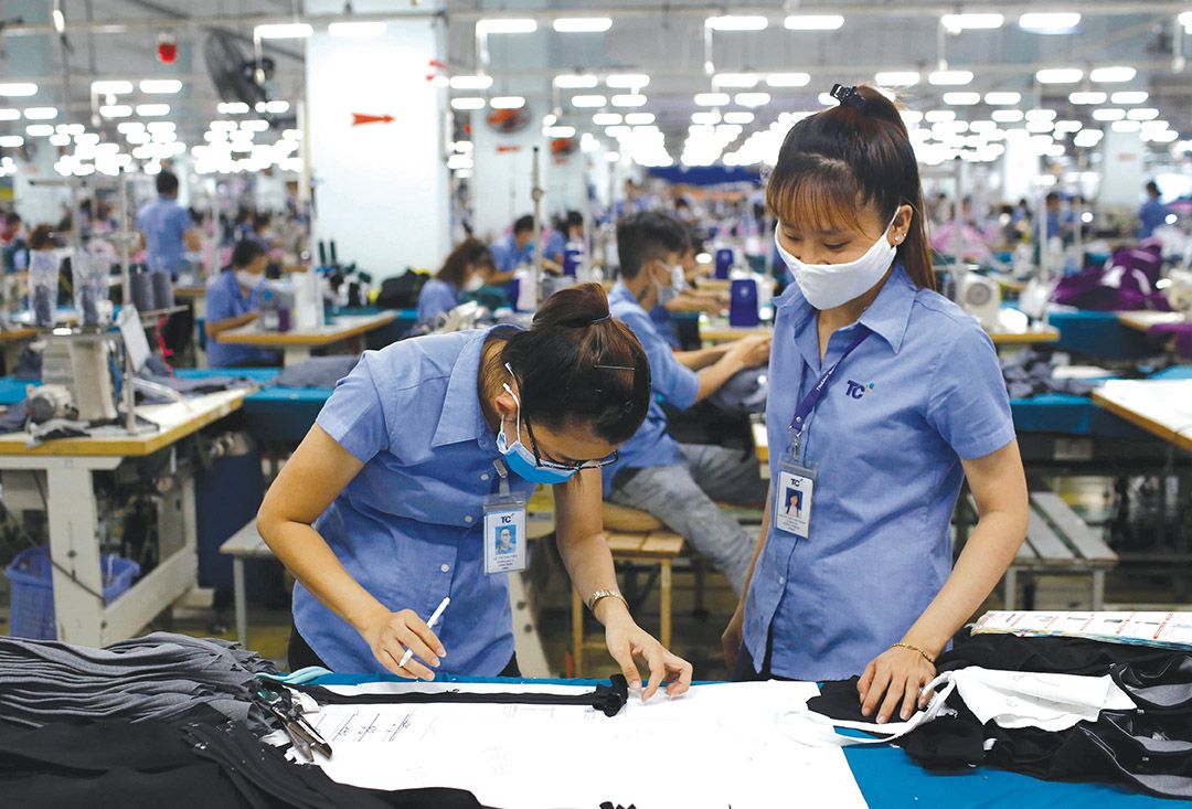 Hanoitimes2's tweet photo. Vietnam to benefit most from global apparel manufacturing diversification #Vietnam #China #Bangladesh #Myanmar #apparel #textile #diversification #Covid19 #coronavirus #ncov #pandemic #FitchSolutions #FDI #globalvaluechain #cheapcost
https://t.co/sSkOG1izcG https://t.co/m45eqf81VM