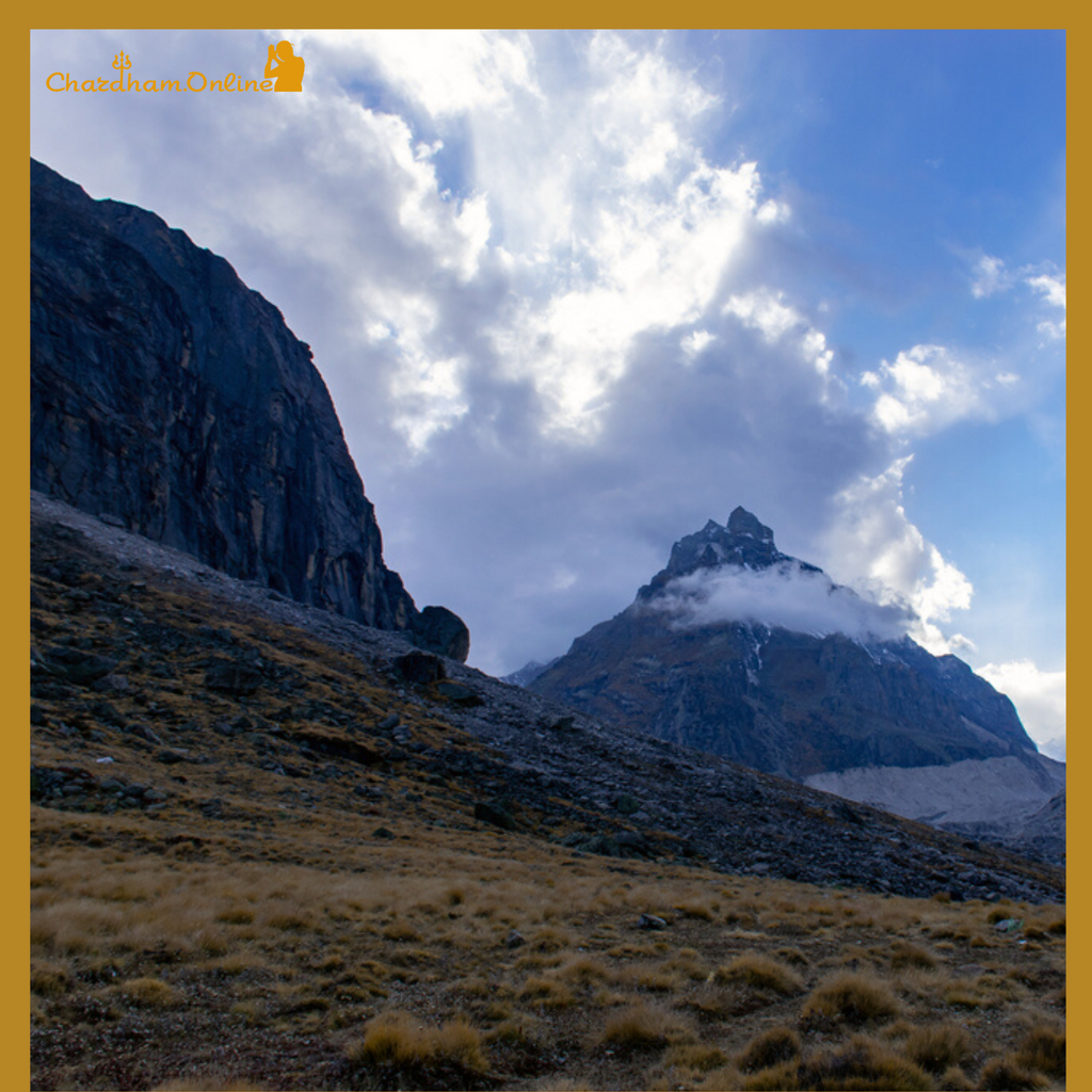 ChardhamOnline's tweet photo. The popular glaciers of #Uttarakhand. River #Alaknanda took its origin in this glacier. Mountaineers consider it a bit tough to scale. Scientists claim that the Satopanth Glacier is retreating, though not as fast as the #GangotriGlacier
#SatopanthGlacier #Snowpeak #ChardhamOnline https://t.co/J6rsDPZ2N0