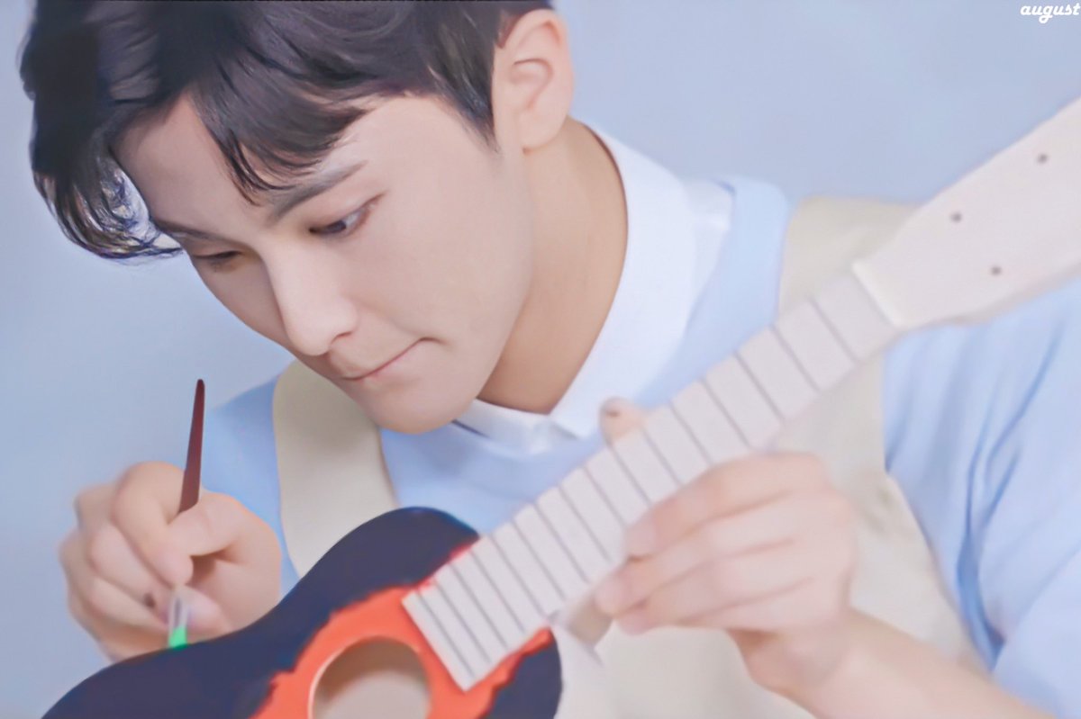 august9982's tweet photo. 🎸🤍💛💙
#마크 #이마크 #Mark #MarkLee https://t.co/OEo5NP75uO