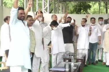 कोंग्रेस् की लोकतंत्र की परिभाषा : करोना संकट से पीड़ित जनता को त्याग सत्ता के लोभी विधान सभा के सदस्य छूटियों के मज़े लूट रहें है !