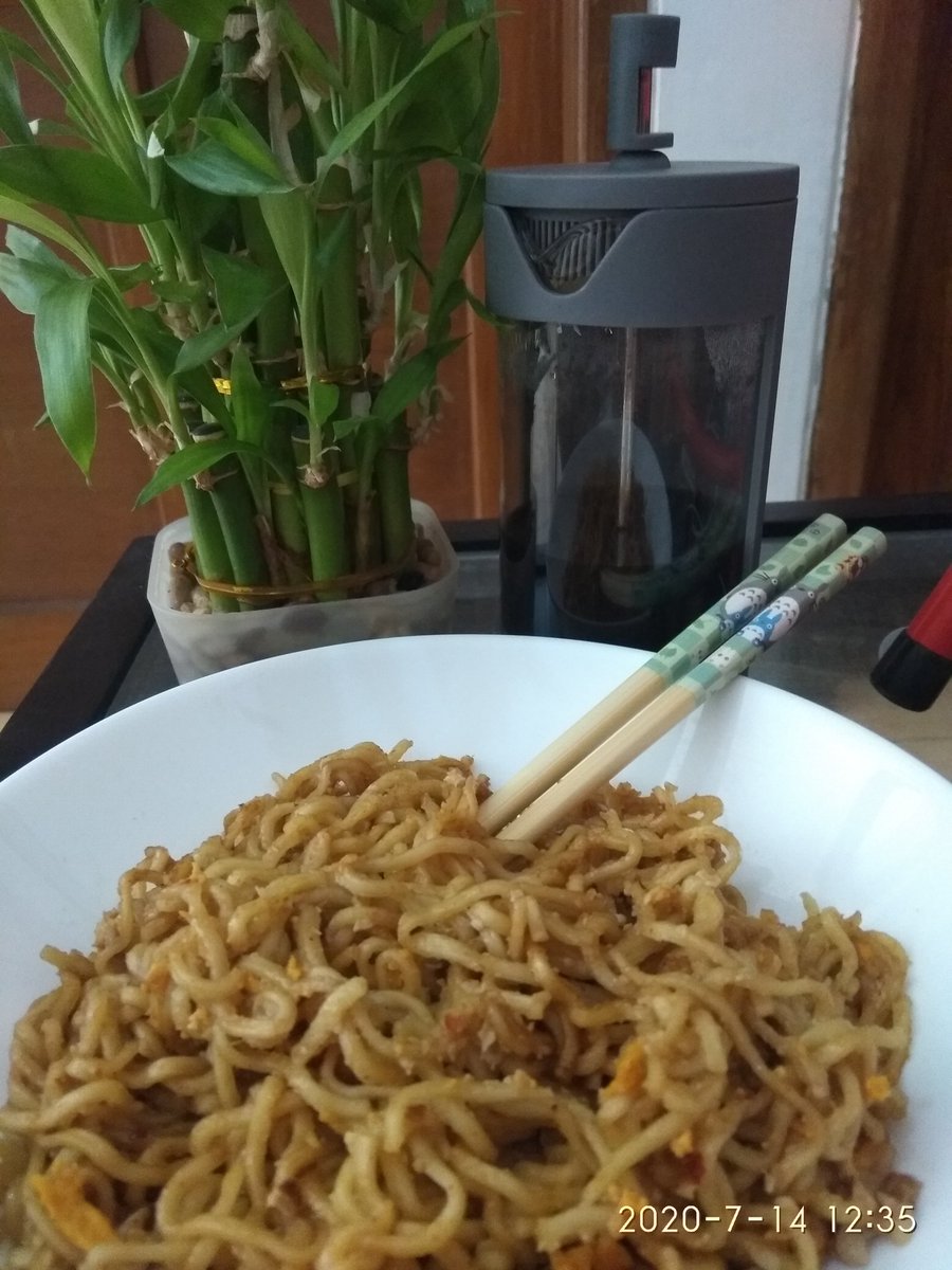 anie_aja's tweet photo. Kopi dan mie telur mari lanjutkan per wfh an ini.. sarapan apa adanya, masak makanan jam istirahat.. kalau ada.. https://t.co/TF7iujHy4r