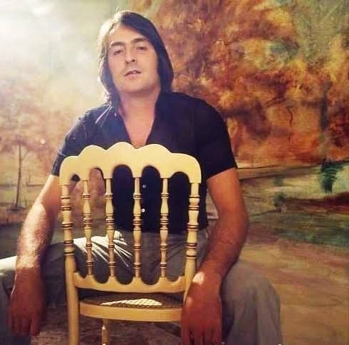 "Hay una chica que es igual, pero distinta a las demás. La veo todas las noches por la playa pasear y no sé de dónde viene y no sé a dónde va..." #NinoBravo #Noelia  #BuenosDiasATodos #FelizMartes