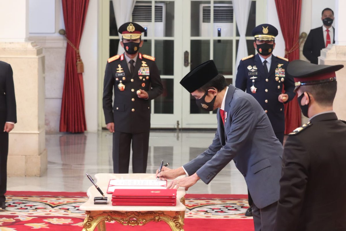 Presiden Lantik 750 Perwira TNI-Polri