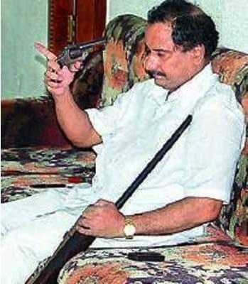 TDPMEHER's tweet photo. అప్పట్లో రెండేసి గన్నులెట్టుకొని బెదిరించినోడు ఇట్టా పుసుక్కున వెనక్కు తగ్గాడు అంటే కారణం ఏమై ఉంటదబ్బా...?🤔 https://t.co/fPz4EDrCaq