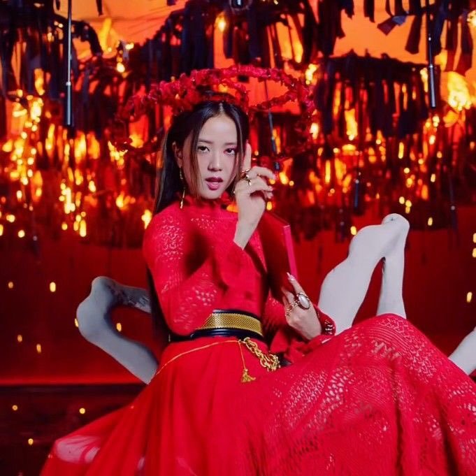 daiiisuki3's tweet photo. And you are remarking the girls with effortless?this Is real fire above her and she had to sit under the high temperature heat that makes her nose bleeding
#JISOO #JISOOHowYouLikeThat #BLACKPINK https://t.co/dp5kMPNRw9