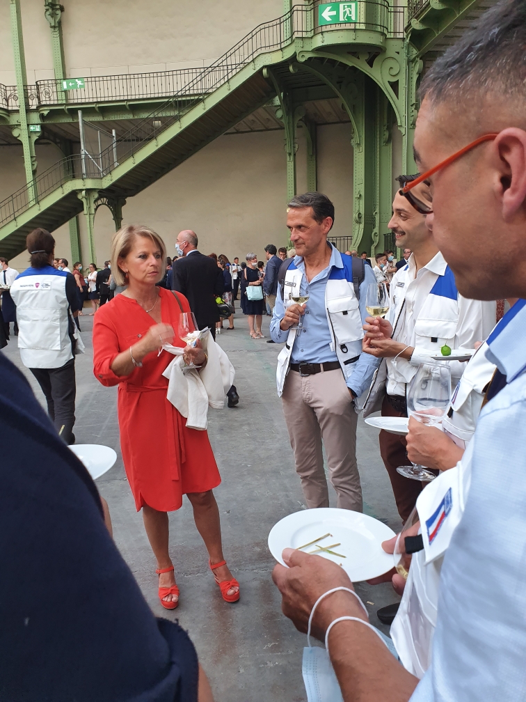 LASSERREprefete's tweet photo. Hier, au @GrandPalaisRmm, hommage rendu aux soignants mobilisés pendant la crise sanitaire, en présence de @BrigBourguignon. Merci et encore bravo à eux! 👏👏👏#EHPAD #MerciAEux https://t.co/gxcylkmOzF