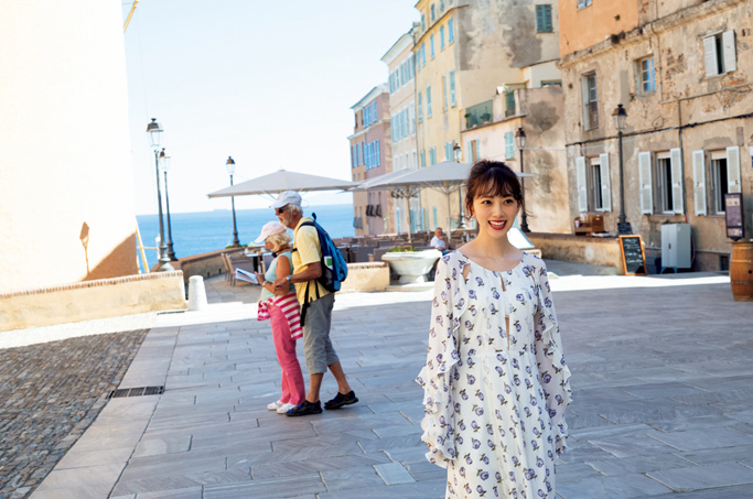 7_netshopping's tweet photo. ／
㊗パネル展開催🎉
#セブンネット限定表紙 発売中‼
＼

堀未央奈 2nd写真集『いつかの待ち合わせ場所』
▶️https://t.co/SMMmE9frgh

セブンネット限定特典はB2サイズポスター✨

本日より全国5ヶ所にて発売記念パネル展開催🎊
特別に写真集からおすすめカットを公開📷✨

#堀未央奈(#乃木坂46) https://t.co/luxJrRp7oc