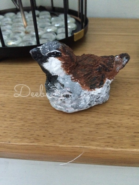DeeBee60838114's tweet photo. Enjoyed watching the cheeky sparrows during lockdown. Emily Dickinson's poem:  'Hope' is the thing with feathers came to mind... ❤🐦
#mixedmedia 
#naturelovers 
#hope https://t.co/2SIPibc1Lz