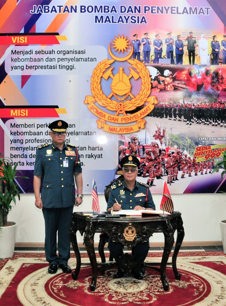 14.7.2020: Setinggi-tinggi tahniah kepada YBhg. Datuk Zainal Abidin Abu Hassan Ketua Setiausaha KPKT di atas penganugerahan pangkat kehormat JBPM yang membawa gelaran Timbalan Pesuruhjaya Bomba (Kehormat) di dalam program Lawatan Kerja Rasmi KSU KPKT ke Ibu Pejabat JBPM pagi ini.