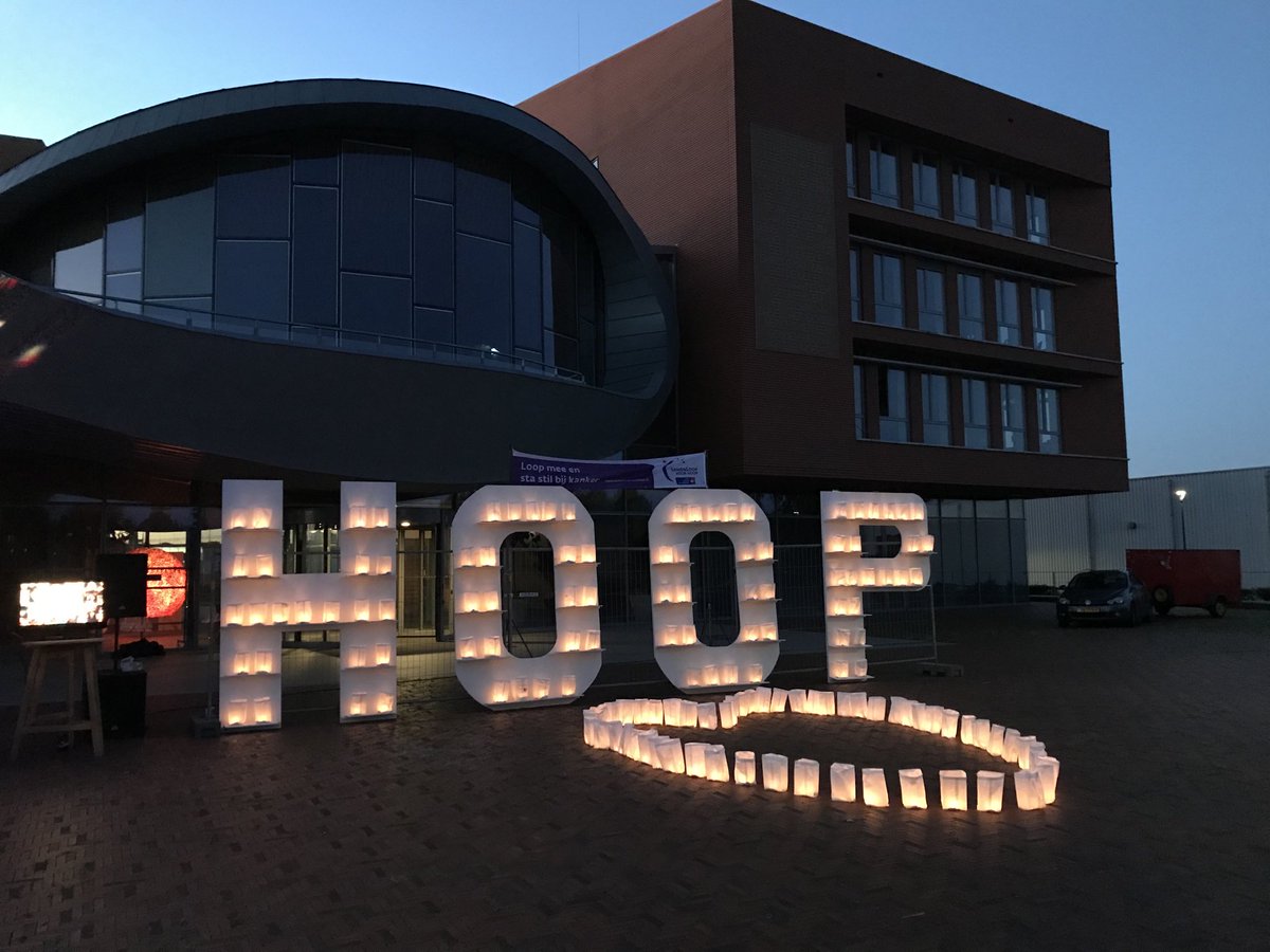 BertGrW's tweet photo. Zaterdag was er een korte ceremonie voor de #SamenloopVoorHoop #Lochem. Samen Lopen tegen Kanker. Die kan dit jaar helaas niet doorgaan. Maar volgend jaar wel gepland staat op 26 en 27 juni in Eefde. Doet u ook mee met een team? Hoop doet leven!@kwf_nl @GemLochem https://t.co/R1yo7l5uoR