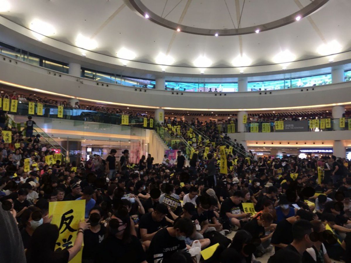 14/7/2019,沙田抗暴之戰一週年!
Last year of today, HongKongers had a demonstration in ShaTin, I'll never forget about it.

Source : 
m.mingpao.com/ins/%E6%B8%AF%…

Pictures from Google

#FightForFreedom
#5DemandsNot1Less