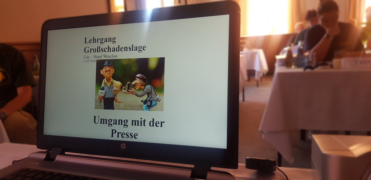 Zweiter Tag beim Seminar :

Großschadenslage PSNV :)

Auf dem Plan steht heute der Umgang mit der Presse, taktische Zeichen sowie eigene Erfahrungsberichte.

Wir freuen uns auf einen lehrreichen Ausbildungstag :)

#psnv
#nfsosl
#ehrenamt
#Notfallseelsorge
#osl