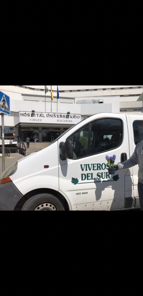 Me han robado la furgoneta esta noche, ruego difusión por si alguien la ha visto. Es una Renault Traffic con las letras de VIVEROS DEL SUR pintadas en las puertas y matrícula 4219 CZR, muchas gracias.