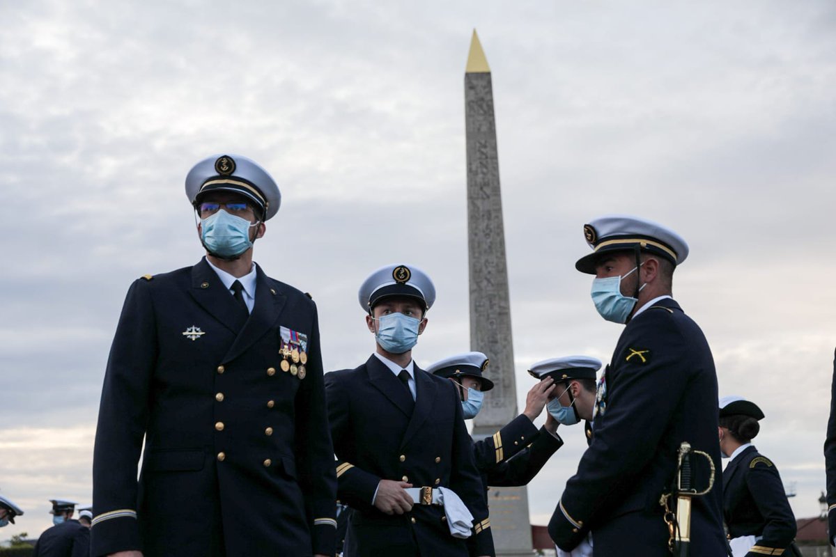 MarineNationale's tweet photo. #Endirect depuis la place de la Concorde, nos marins achèvent leurs préparatifs pour le défilé du #14juillet 🇫🇷 Retrouvez les tout au long de la journée sur l'ensemble des réseaux sociaux de la @MarineNationale ! ⚓️ https://t.co/08ydAj1NKH