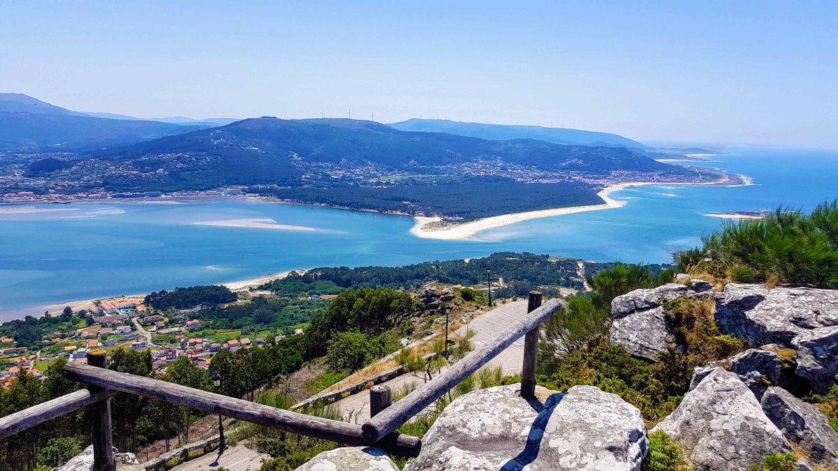 El estuario del Miño se extiende unos 15 km por los concellos de #ORosal y #AGuarda, sirviendo de frontera natural entre España y Portugal. Se trata de uno de los espacios naturales de mayor diversidad biológica de Galicia. 
#BuenosDías y #FelizMartes