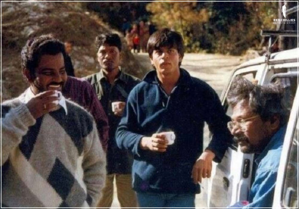 Can you guess which movie is @iamsrk shooting for? 🎬

#GuessTheFilm #TuesdayVibes