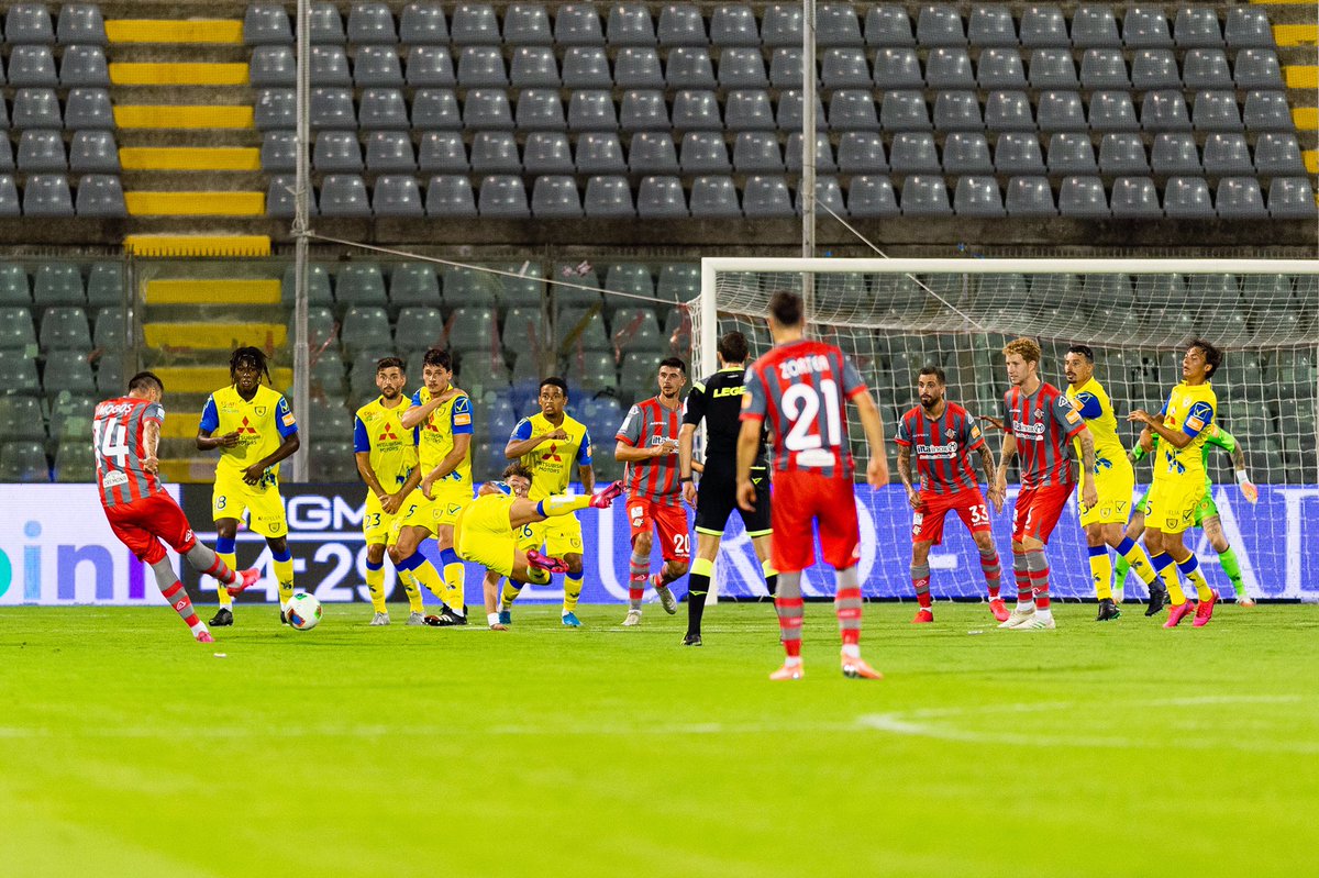 USCremonese's tweet photo. #CRECHI In focus 🔘🔴 #forzagrigiorossi #StrongerTogether (ph. Gettyimages @Lega_B ) https://t.co/9TlgZkUE7b