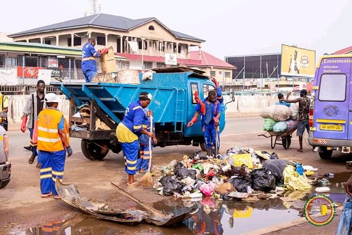 Chief919267's tweet image. Just as we are conscious of the purity of what we eat, we should be conscious of our Environment.

Cleanliness includes, cleaning the mind, gaze, beliefs, dealings, dress code, mouth, choice of friends, relationships &amp;amp; every aspect of life.
@ZoomlionLtd #CleanAccraProject