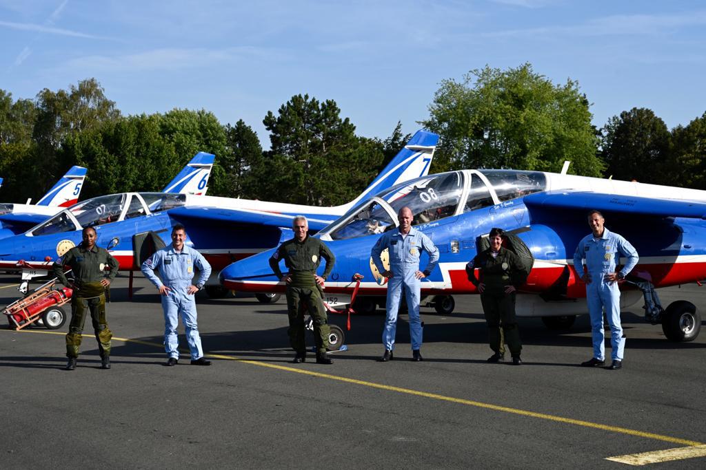 📣 Trois personnels soignants embarquent avec la <a href="/PAFofficiel/">Patrouille de France</a> dans quelques heures pour le défilé aérien du #14juillet 🇫🇷

➡️L’occasion pour l’Armée de l’air de mettre à l’honneur, en ce jour de cohésion nationale, ceux qui ont lutté en première ligne contre la #Covid_19.