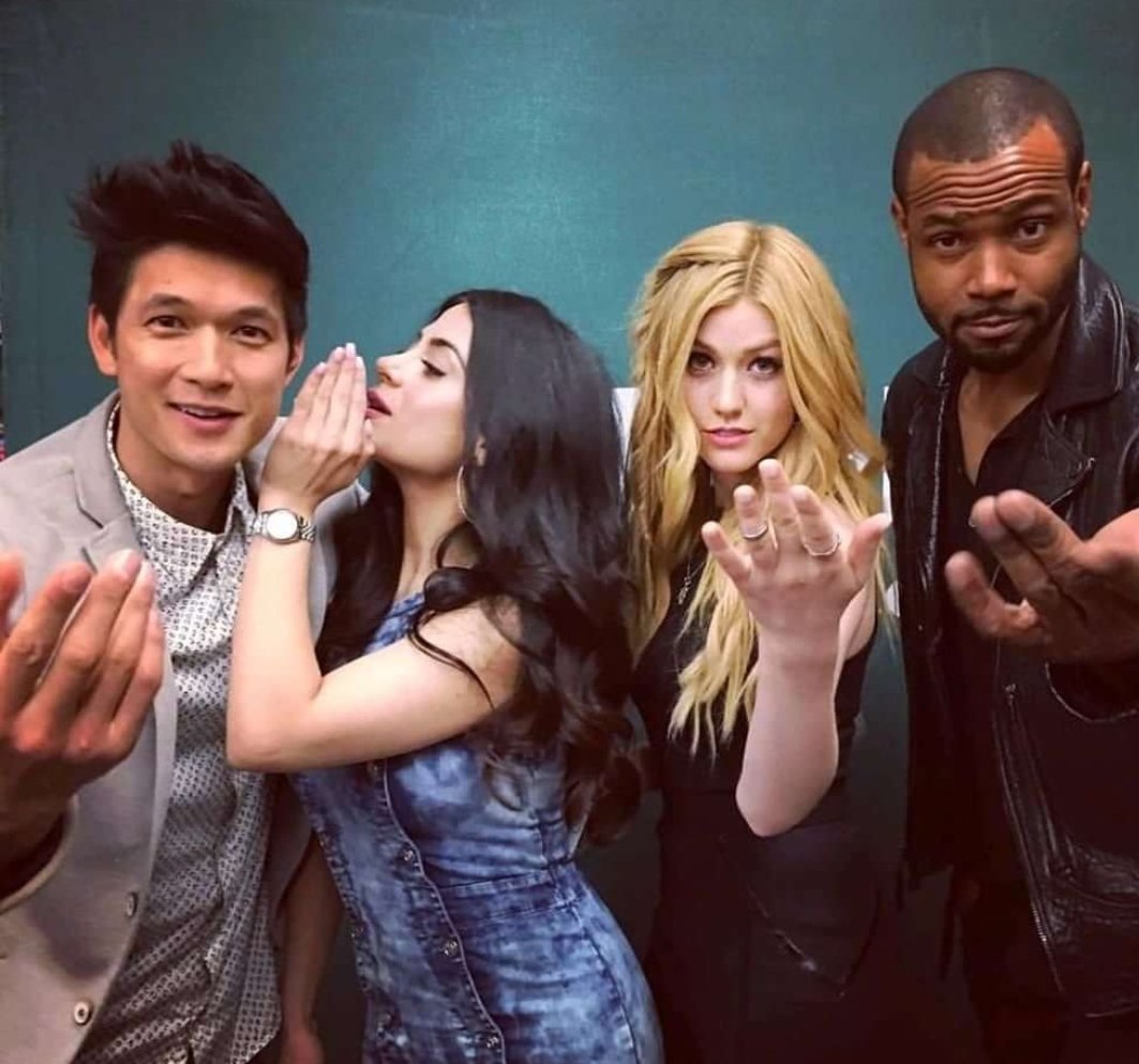 MagnusBane_3's tweet image. My team crazy @Isabelleshadow_  @IzzyShadow_1  @ClaryFray180  #Luke