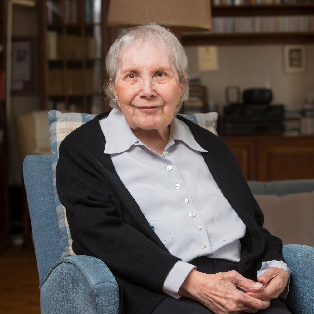 Türk edebiyatının 'fikrinin ince gülü' Adalet Ağaoğlu'nu kaybetmenin derin üzüntüsünü yaşıyoruz.