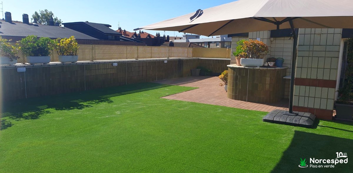 Norcesped's tweet photo. CÉSPED ARTIFICIAL + TARIMA = COMBINACIÓN PERFECTA
Para dar alegría al martes os traemos esta #terraza combinada ✌️
Si queréis una terraza diferente, podéis optar por diferentes opciones como esta 👇
Consultad con nosotros vuestras dudas: 
📧 info@norcesped.com⁣⁣⁣ https://t.co/Tv2AQV9qS8