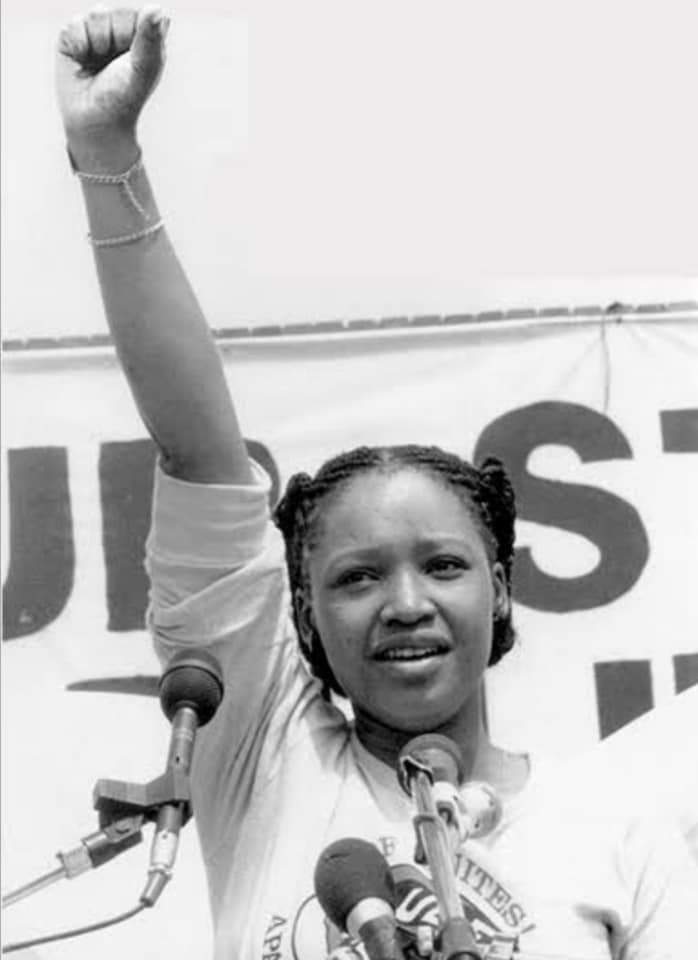 Amadjiolivefir1's tweet photo. La plus jeune fille de Nelson et Winnie Mandela, Zindzi Mandela, qui était ambassadrice de l’Afrique du Sud au Danemark depuis 2015, est décédée dans un hôpital à Johannesburg ce matin. https://t.co/GIMEGvUwtM