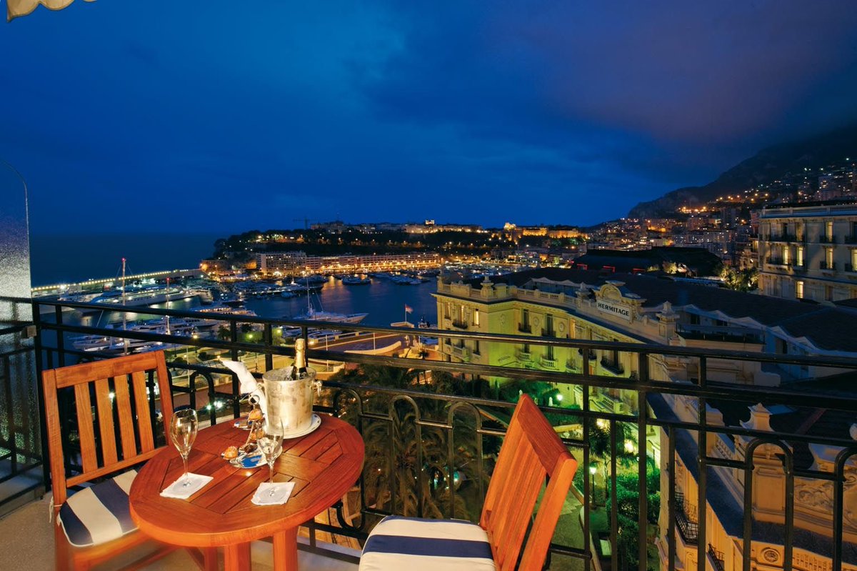 20) Et finalement, pour un endroit riche en couleurs et lumières, au Monte Carlo / Monaco