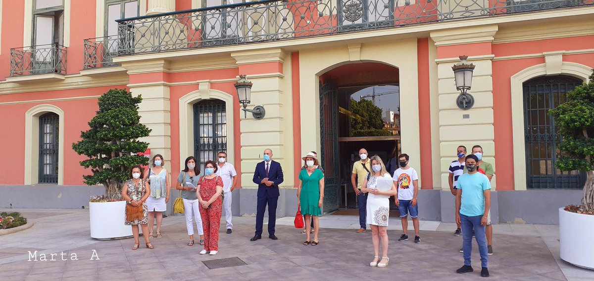 sictedmurcia's tweet photo. Desde la puerta de @AytoMurcia con el Concejal de Turismo @rex_pedro iniciamos #VisitaTuristica una clase especial 😍 del 'Curso básico sobre recursos y atractivos turísticos en el municipio #Murcia' #MurciaDestinoSeguro

@AytoMurcia @TurismodeMurcia @sictedmurcia @Murcia_Emplea https://t.co/HJcgWiSgQ6