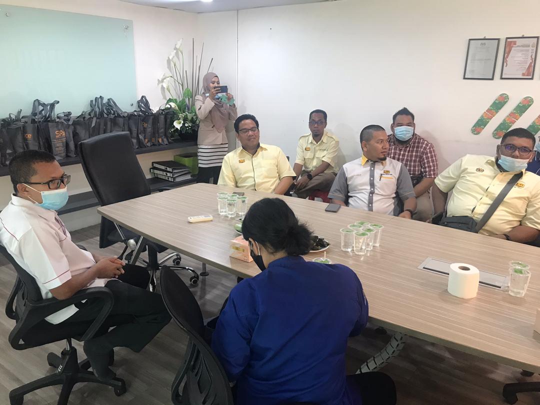JKRKESEDAR's tweet photo. Sesi lawatan ke kilang produk iaitu SPACE PRODUCT SDN. BHD. diketua oleh @isk_jkr Turut hadir Ybrs Tn. Pengarah @Irshukriishak

@Mazlan_Makhtar @sifu7959 @Firdaus_Rameli @ridhuan1305 @1ukmanhakim @JKRMalaysia @Zulakmal8 @MOWorks https://t.co/mZ3uUVDHfu