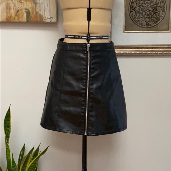 So good I had to share! Check out all the items I'm loving on <a href="/Poshmarkapp/">Poshmark</a> from <a href="/beckyfraser14/">Rebecca Fraser Kidd</a> #poshmark #fashion #style #shopmycloset #lululemonathletica #hm #divided: posh.mk/DQqlONiM67