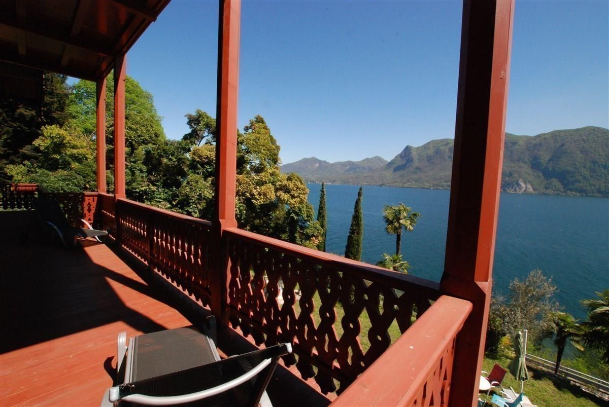 stresabiz's tweet photo. Majestic #epoc #villa #forsale, completely #renovated, with beautiful view on #LakeMaggiore.  21,500sqm of #land, with an old #greenhouse. Access to the #beach. #stresaluxuryrealestate #PapurelloLuxuryRealEstate #italiannetworkrealty #realestate 
Visit: https://t.co/tHxWR4tclc https://t.co/gmZH3bkSJW