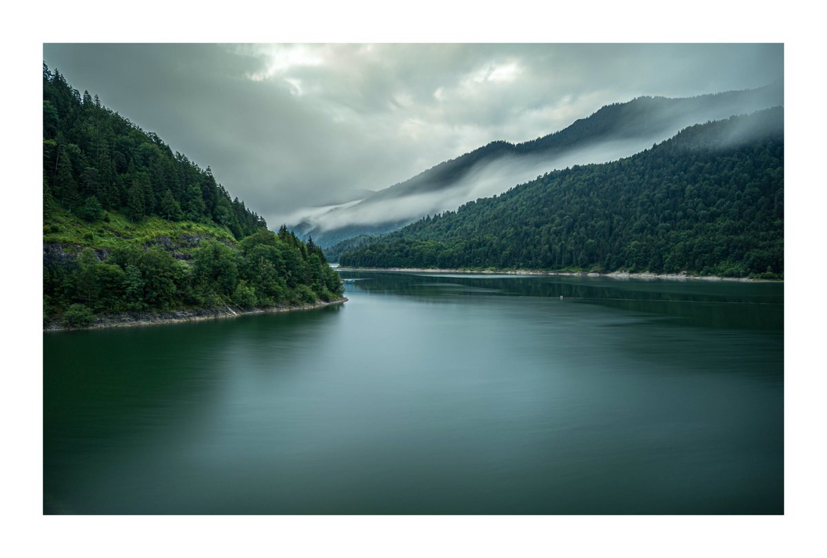Love the clouds early in the morning. 

This is a man made lake that is securing the water supplies of the cities further downstream of the river #Isar in Bavaria/Germany.

#landscapephotography #lakephotography #sylvenstein #sylvensteinspeicher