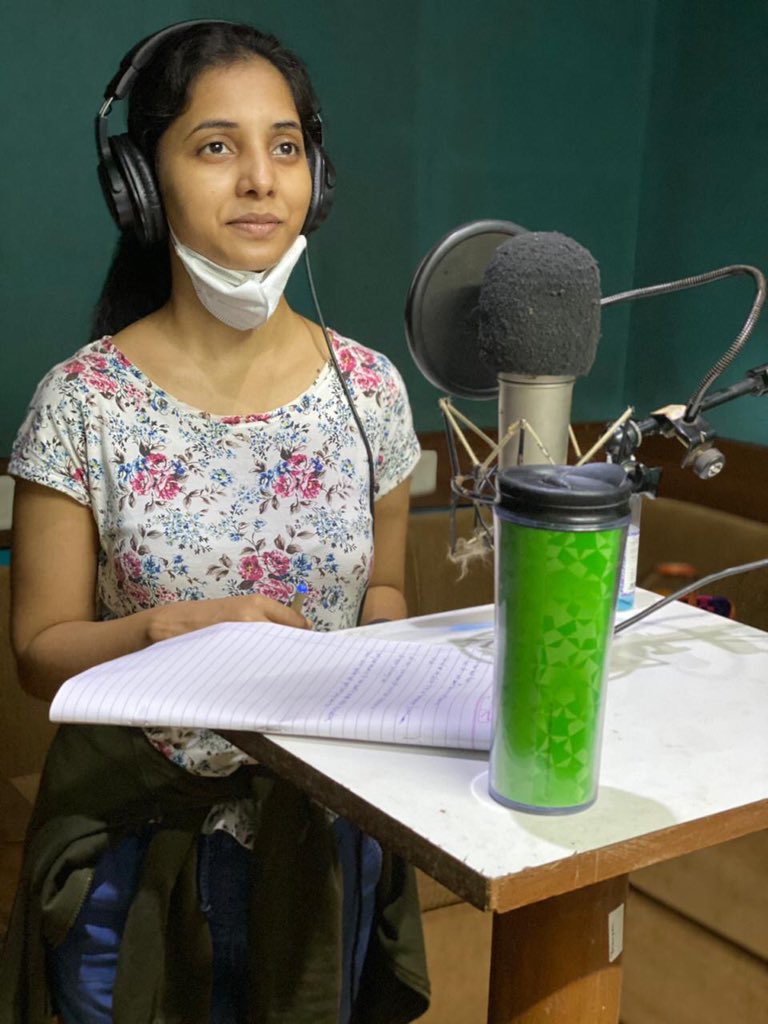 PaithaniTheFilm's tweet photo. "गोष्ट एका पैठणीची"साठी @SayaliSanjeev रमली डबिंगमध्ये!!

"गोष्ट एका पैठणीची" चित्रपटाचं डबिंग सुरू

- कलाकारांकडून सर्व नियमांचं पालन! 

#GoshtaEkaPaithanichi #sayalisanjeev #dubbing #lockdown #marathifilm https://t.co/epgfXxGymR
