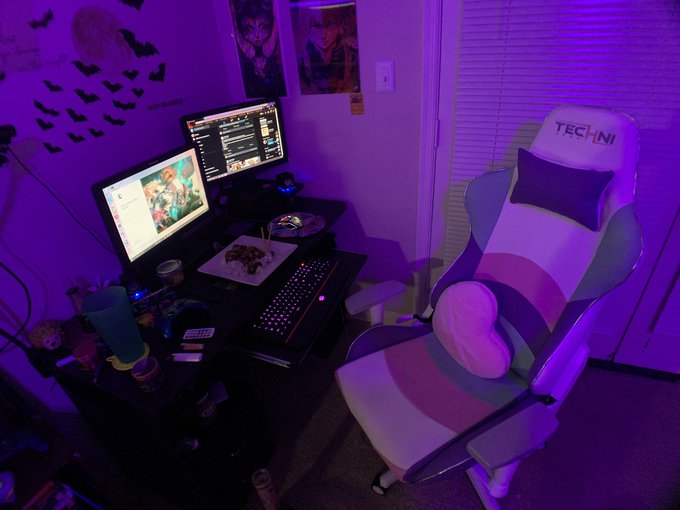 Updated my area, now can play games. Who wants to get me a steam gift card or something so i can buy<a href="/tag/blacktwitter"class="tags"><span>#blacktwitter</span></a>