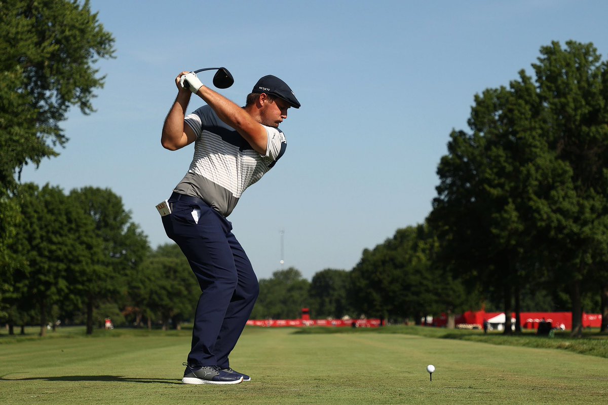 TheTodaysGolfer's tweet photo. R&A Chief Executive Martin Slumbers has hinted he’ll rein in equipment if Bryson DeChambeau continues to overpower courses. Do you think big hitters should be restricted and, if so, why? 💣 💥 ⛳️
#bryson #dechambeau #distancedebate #bifurcation https://t.co/TsgyvUXvLB