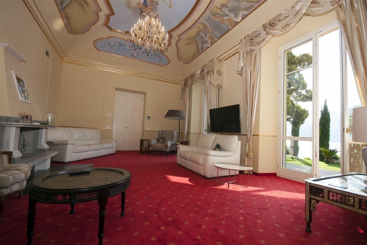 stresabiz's tweet photo. Majestic #epoc #villa #forsale, completely #renovated, with beautiful view on #LakeMaggiore.  21,500sqm of #land, with an old #greenhouse. Access to the #beach. #stresaluxuryrealestate #PapurelloLuxuryRealEstate #italiannetworkrealty #realestate 
Visit: https://t.co/tHxWR4tclc https://t.co/gmZH3bkSJW